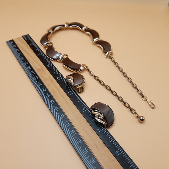 Vintage Brown Lucite Gold Tone Jewelry: Necklace Clip Earrings, 1950s Jewelry - Picture 10 of 10